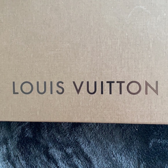 Brand new authentic Louis Vuitton box w paper - Picture 2 of 5